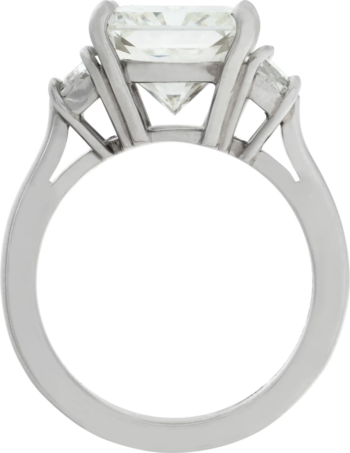 GIA certified Radiant Cut. 5.07ct. I - VS2. Platinum ring. Size 5.25