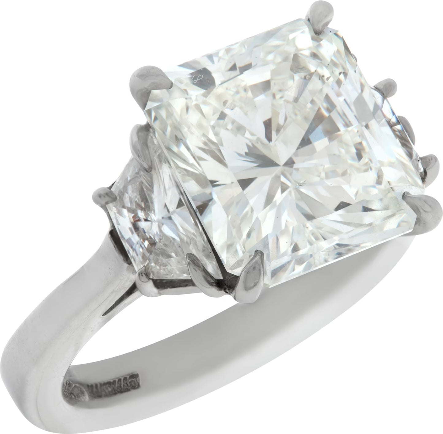 GIA certified Radiant Cut. 5.07ct. I - VS2. Platinum ring. Size 5.25