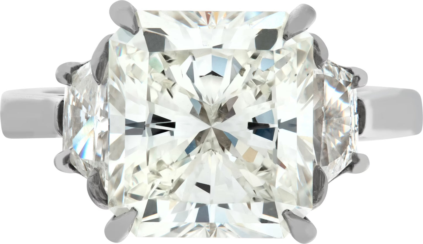GIA certified Radiant Cut. 5.07ct. I - VS2. Platinum ring. Size 5.25