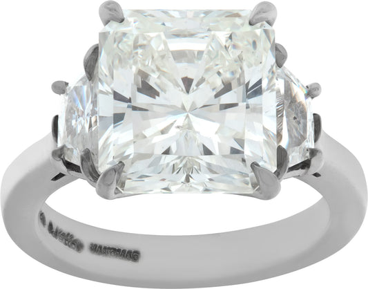 GIA certified Radiant Cut. 5.07ct. I - VS2. Platinum ring. Size 5.25